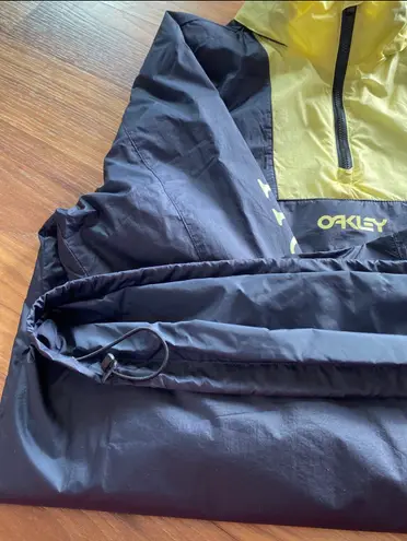 Oakley Wind Breaker
