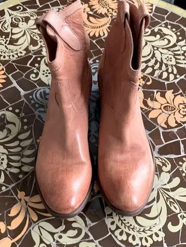 Frye CARSON SHORT ANKLE BOOT Sz: 9.5