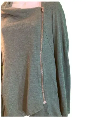 Sweet Rain  large women’s zip up sweater.