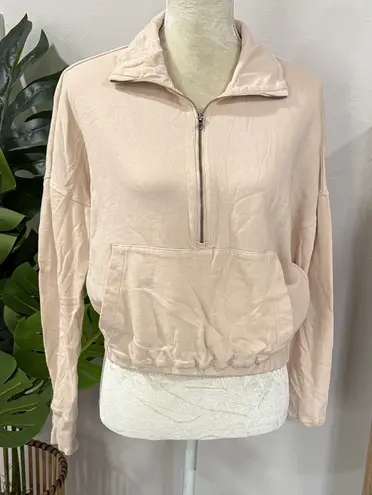 Vuori cropped Half-Zip Pullover with kangaroo pocket