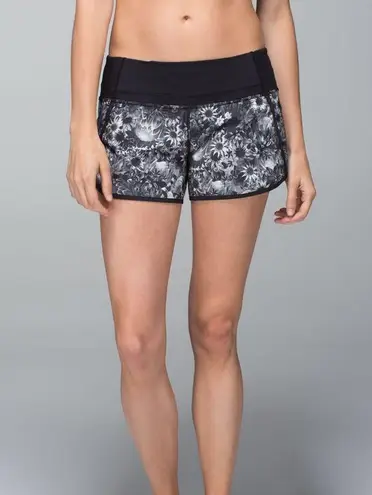 Lululemon  Run Times Short *4-way stretch in Flowabunga Black Angel Wing Size 12