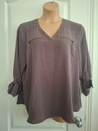 Maurice's  Sz 1 Women's V-Neck Roll-Up Sleeve Top - NWOT thumbnail 1