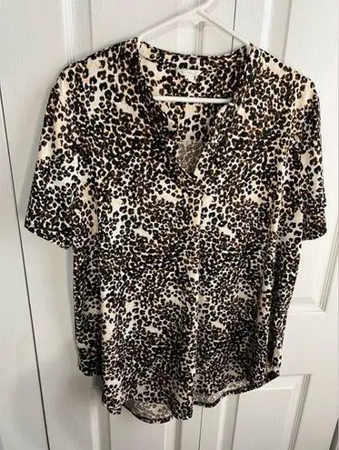 Est. 1946  cheetah short sleeve v neck blouse size XL