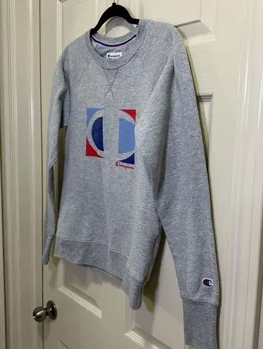 Champion Women’s  crew neck sweatshirt gray logo graphic size small