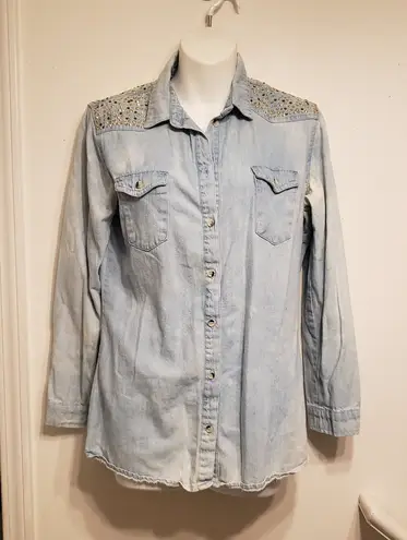 Bedazzled Red Tulips size M jean top Blue Size M