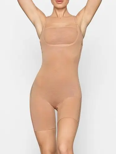 SKIMS Sculpt Open Bust Bodysuit Size XS/XXS New w/o Tag