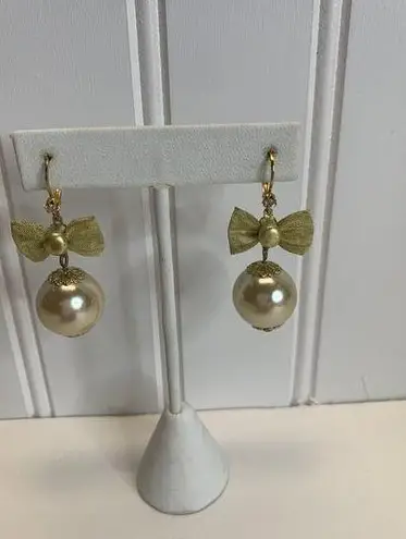 Gold Mesh Bow Pearl Drop Earrings Lever Back 1 3/4" - Image 1