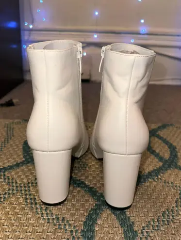 White Chunky Heel Boots Size 9