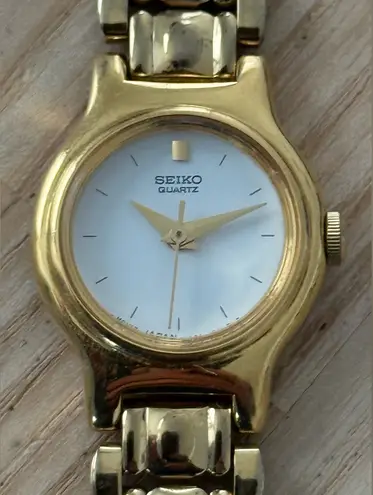 Seiko Vintage Ladies Watch Gold-Tone Bracelet Case Hands White Dial New Battery