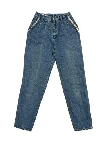 Northern Reflections ā
(Vintage) High-Waisted Blue Jeans w/ Floral Pockets ā