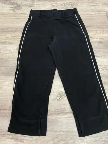 Bold Spirit Black w/White Stripe Pull On Elastic Waist Capri Leggings Size Small