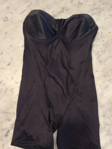 MiracleSuit Style 2665 Black Strapless Bodysuit Shapewear Shorts Size 40C - Image 1