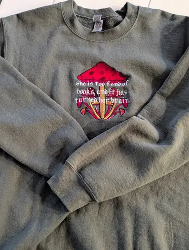 Book Mushroom Olive Green Embroidered Crewneck Womens Sweatshirt Size Small Fall