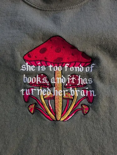 Book Mushroom Olive Green Embroidered Crewneck Womens Sweatshirt Size Small Fall