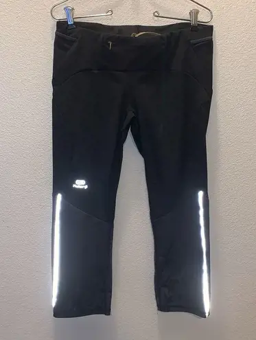 Decathlon black trail running cropped butterfly print athletic leggings Size M