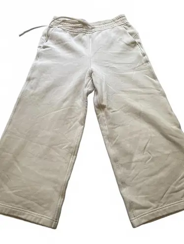 Lululemon Women's Cropped Beige Sweatpants Size 6