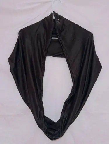 Beyond Yoga Woman's Black Packable Hidden Pocket Infinity Wrap Scarf