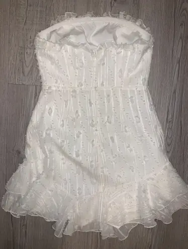 Selfie Leslie White Strapless Dress