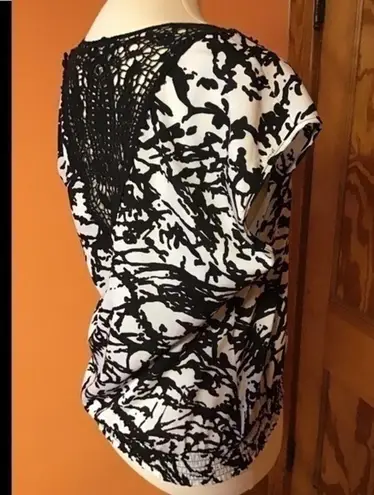 Black Rainn lace back summer dressy top