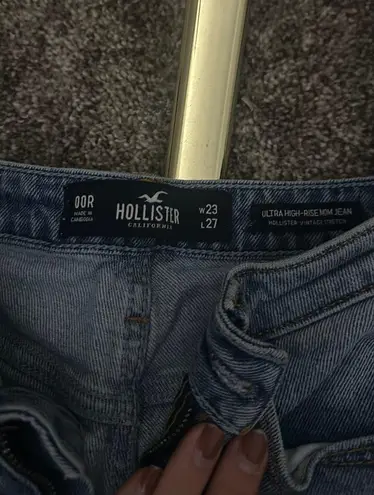 Hollister Ultra High-Rise Mom Jean