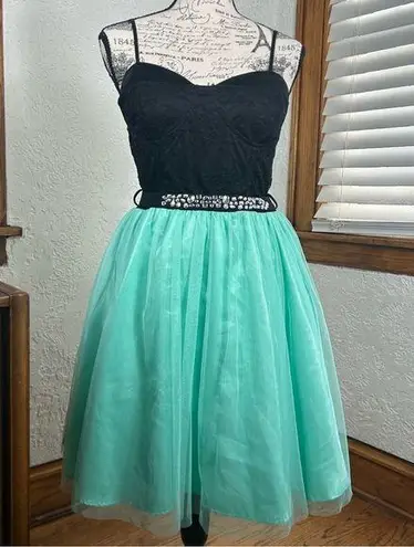 Mystic | Lace Bodice Tulle Beaded Mini Party Dress NWT By Buckle Size M