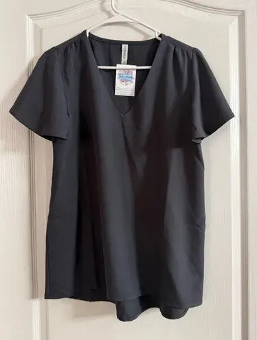 Zenana Outfitters Women’s Gray Boutique Blouse NWT Sz M. 5003