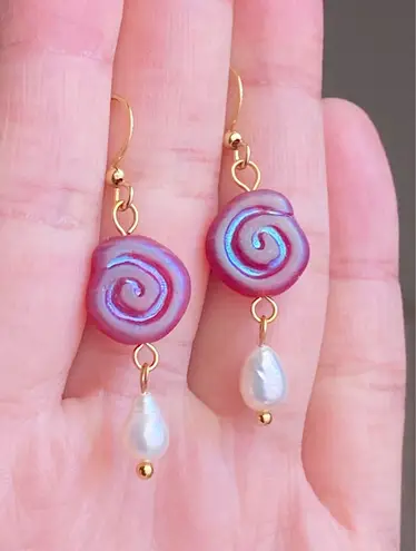 Handmade boho grunge fairy whimsical funky style quality Czech glass swirl pearl dangle earrings🌀⭐️