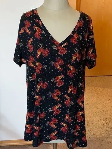 LuLaRoe  high low V neck T-shirt with roosters XL