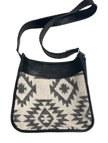 JEN & CO. Women’s Chloe Aztec Crossbody Black & Cream 11X3.5X12 Fiesta Black