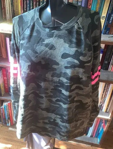 Sundry green camo pink stripe 3/L cozy loungewear sweatshirt