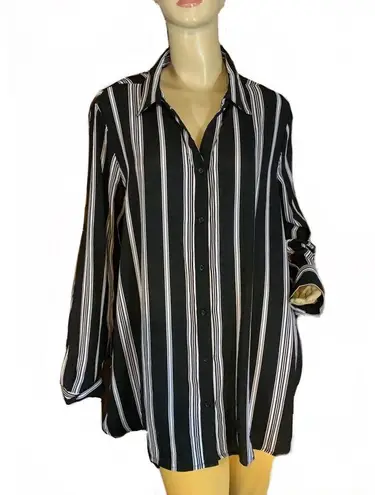 Avenue BLACK & WHITE STRIPED BUTTON DOWN BLOUSE (18/20)