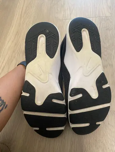 Nike Legend Essential Sneakers