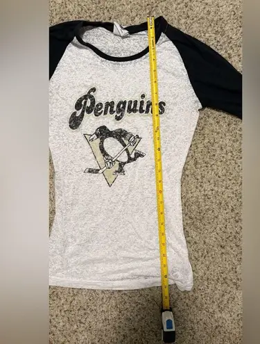 (NHL) Pittsburgh Penguins Tee: Size Small Gray