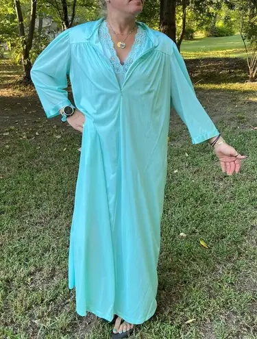 Vanity Fair Vintage peignoir neglige set Robbins egg blue
