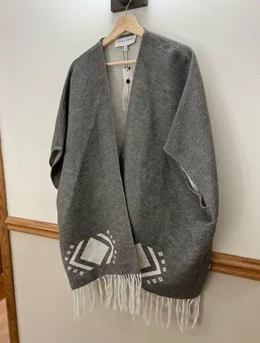 Cupcakes and Cashmere NWT Jordy Med Heather Jacquard blanket poncho Retails $140