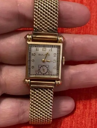 Bulova Women’s rare Swiss made 1946 knickerbocker 10kt RGP wrist watch!