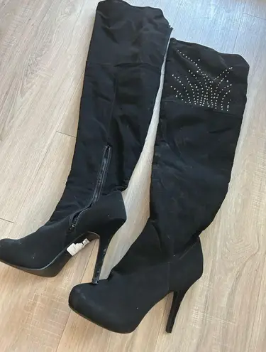 Elevate Your Look: Suede Heeled Knee