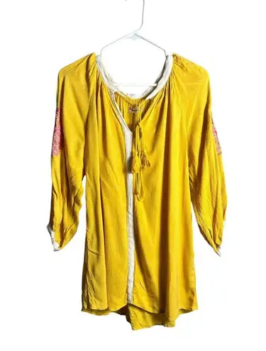 Southern Stitch Women's Yellow Lightweight Top