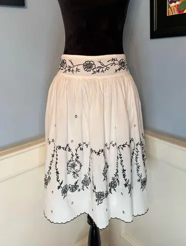 Vintage 90s White and Black Embroidered Peasant Skirt Sz 7