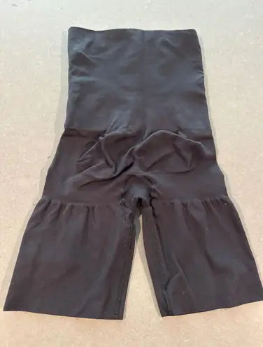 Love Your Assets Sara Blakely Shaping Shorts High Waist Black