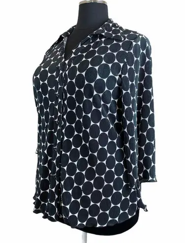 Dress Barn 2X  Polka Dot Button Down Shirt