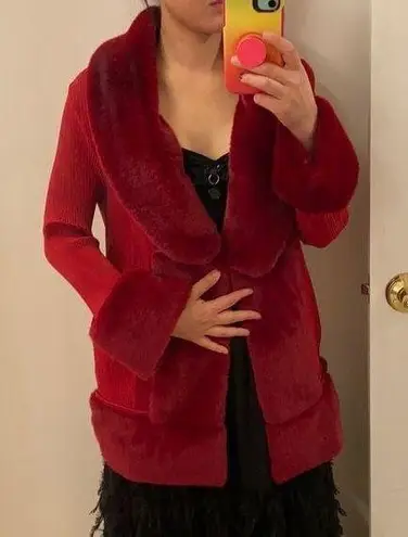 Pleated cardigan with faux fur trim. S