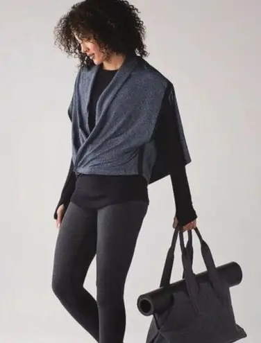 Lululemon  Snap Closure Shawl One Size‎