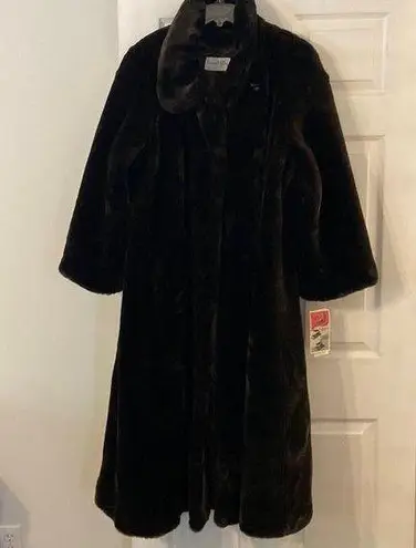 Pamela McCoy Dark Brown Faux Fur Long
Coat Size 1X New with tags