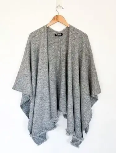 Beryll Cashmere Serape | Light Gray Oversized Blanket Scarf With Stretch Size undefined