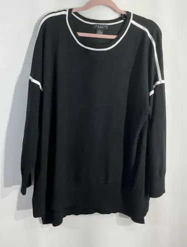 Womans Grace The Perfect Fir Woman 2x Black White Pullover Long Sleeve Sweater