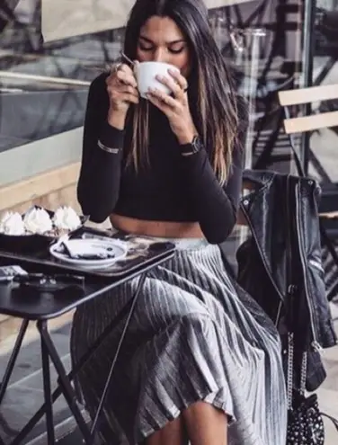 Yoana Baraschi ✧ aso Anthropologie ✧ Wave Pleat Skirt ✧ Metallic Silver ✧ Size 4