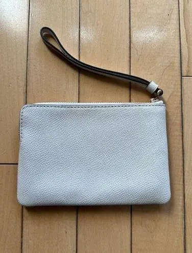 Coach NWOT Zip Pouch Wristlet Cream Pebbled Leather with Strap