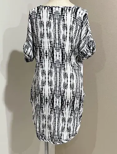 Lucy Love Women's Grey & White Tie Dye Short Sleeve V-neck Tunic Top Size M