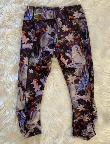 Calia by Carrie Underwood Floral Capri Leggings